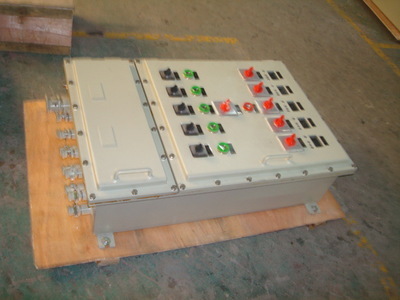 特價(jià)批發(fā)照明動(dòng)力配電箱、配電柜、電氣控制柜及無功補(bǔ)償裝置 瑞安市恒安電氣的專業(yè)優(yōu)勢