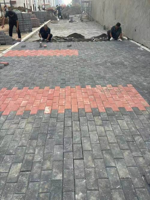 附近有賣透水磚和彩磚的地方，一般在每個城市的大型建材市場、陶瓷批發市場，或者專門做市政鋪裝材料的門店都能找到——直接搜地圖里的“建材市場”或“透水磚”關鍵詞就會顯示出附近的商家。想找得更準，可以順著這幾條路走 